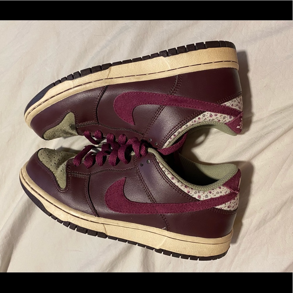NWOT Women’s Nike shoes green and dark purple